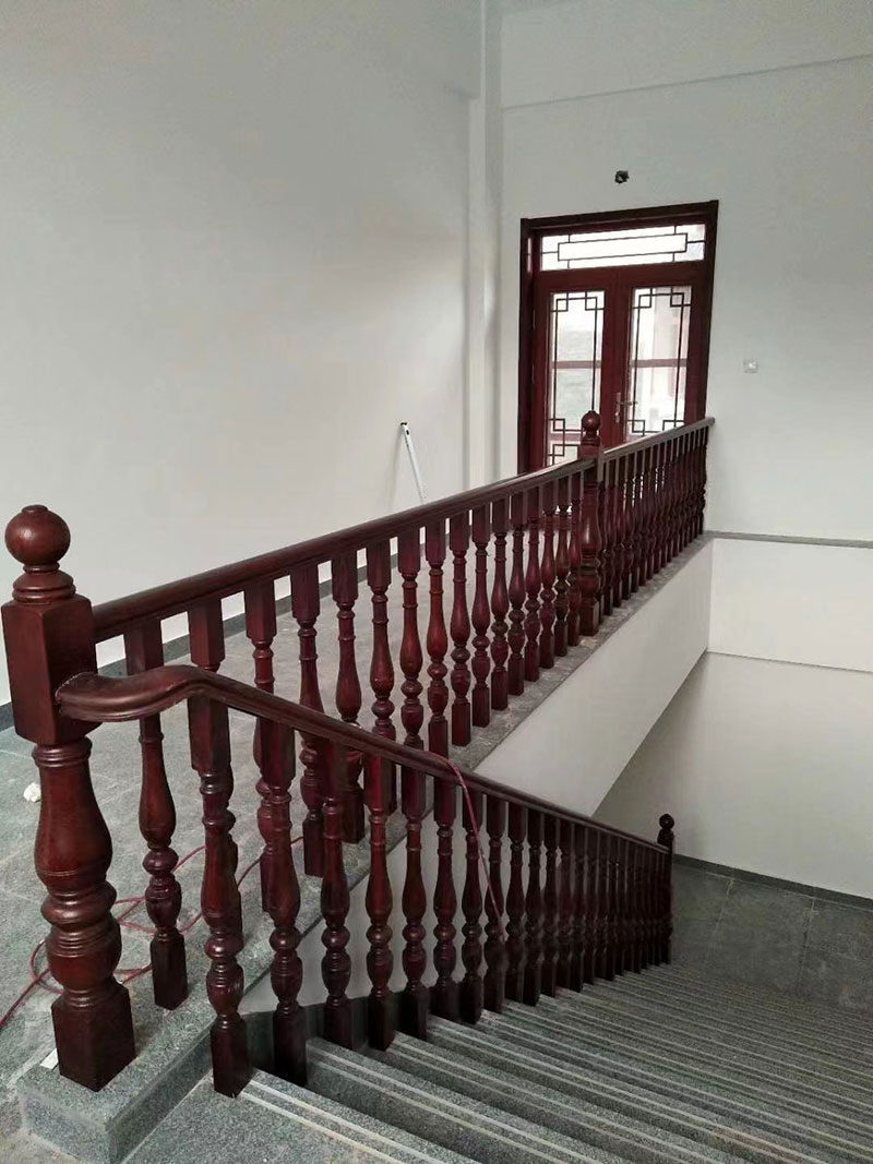 1664117847982131.jpg 實木樓梯