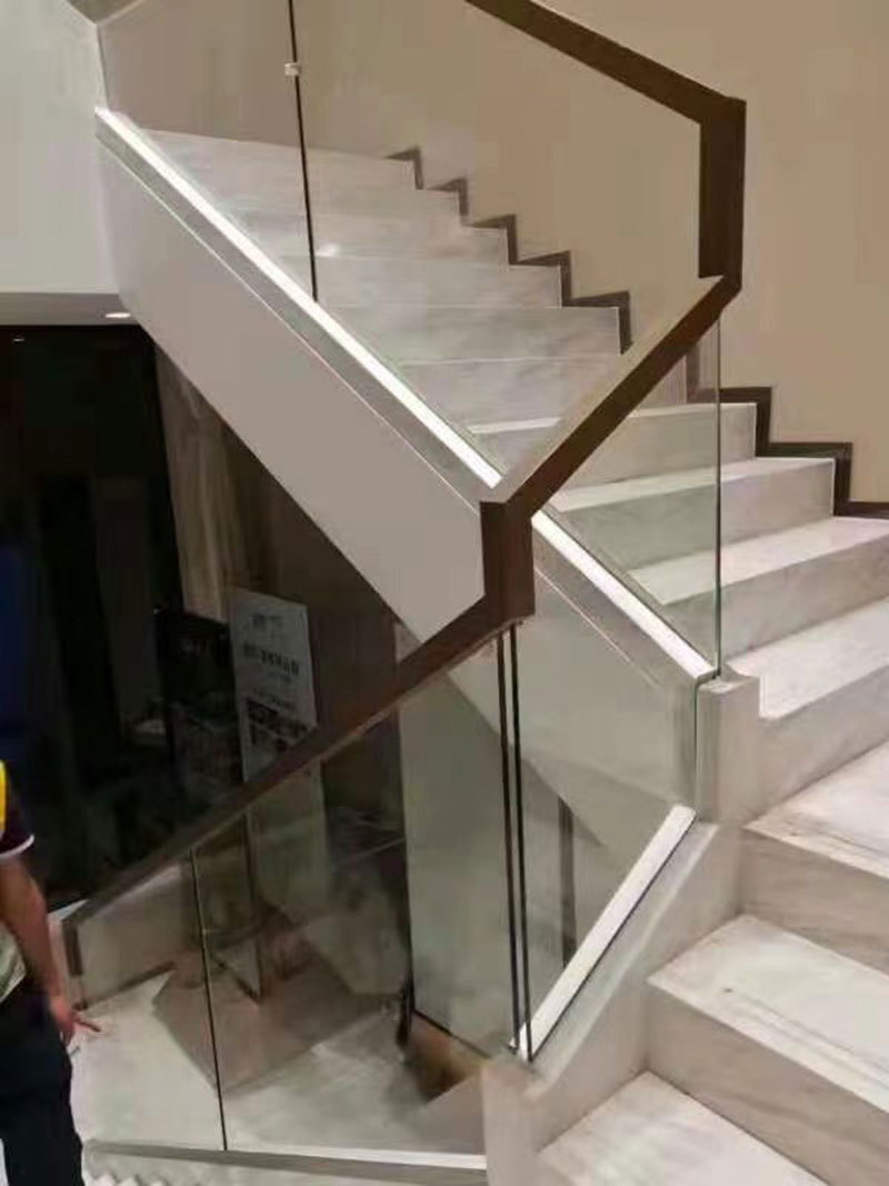 1669519712894880.jpg 玻璃樓梯扶手設計