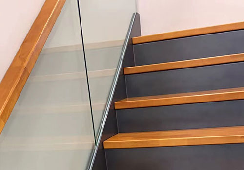 復(fù)式閣樓鋼木樓梯玻璃樓梯扶手設(shè)計(jì)裝修效果圖