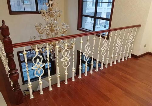 自建別墅室內(nèi)白色不銹鋼樓梯扶手設(shè)計裝修效果圖