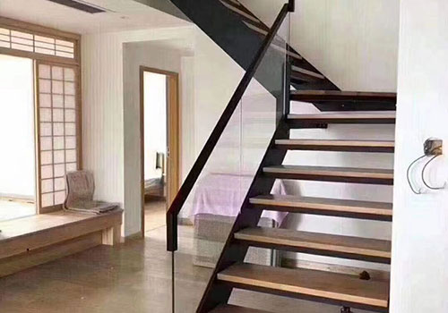 復式閣樓直角鋼木樓梯玻璃扶手設計裝修效果圖