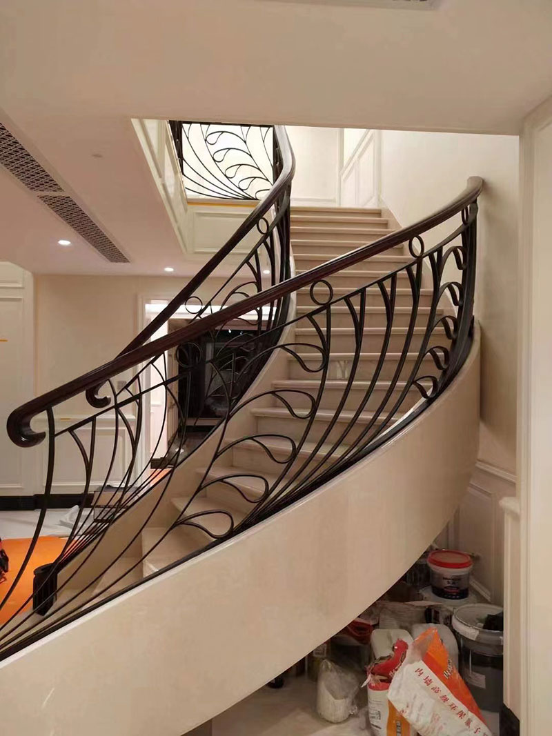 1670157936356706.jpg 別墅室內(nèi)異形鐵藝樓梯扶手