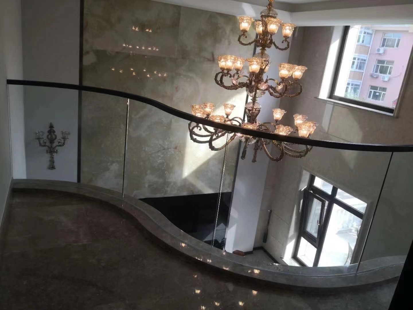 輕奢風格玻璃樓梯扶手