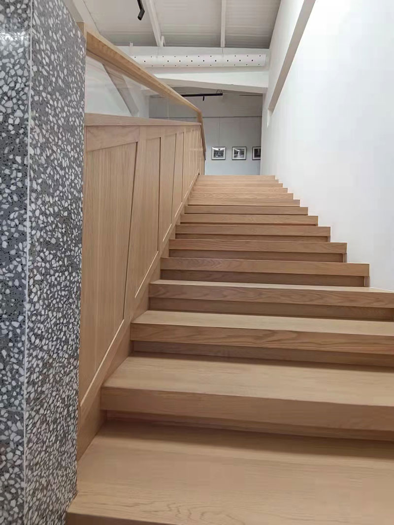 實木樓梯扶手效果圖